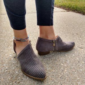 AMS Glory-8 Cutout Flats